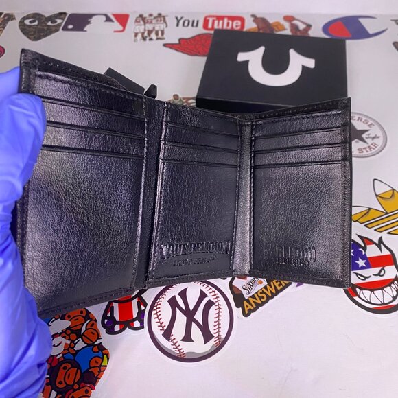 True Religion Men's Black Leather Tri-Fold Wallet NWT RFID Protection - Picture 12 of 16